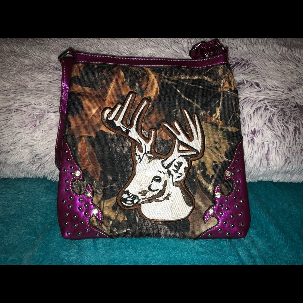 Pretty Hunter deer messenger purse